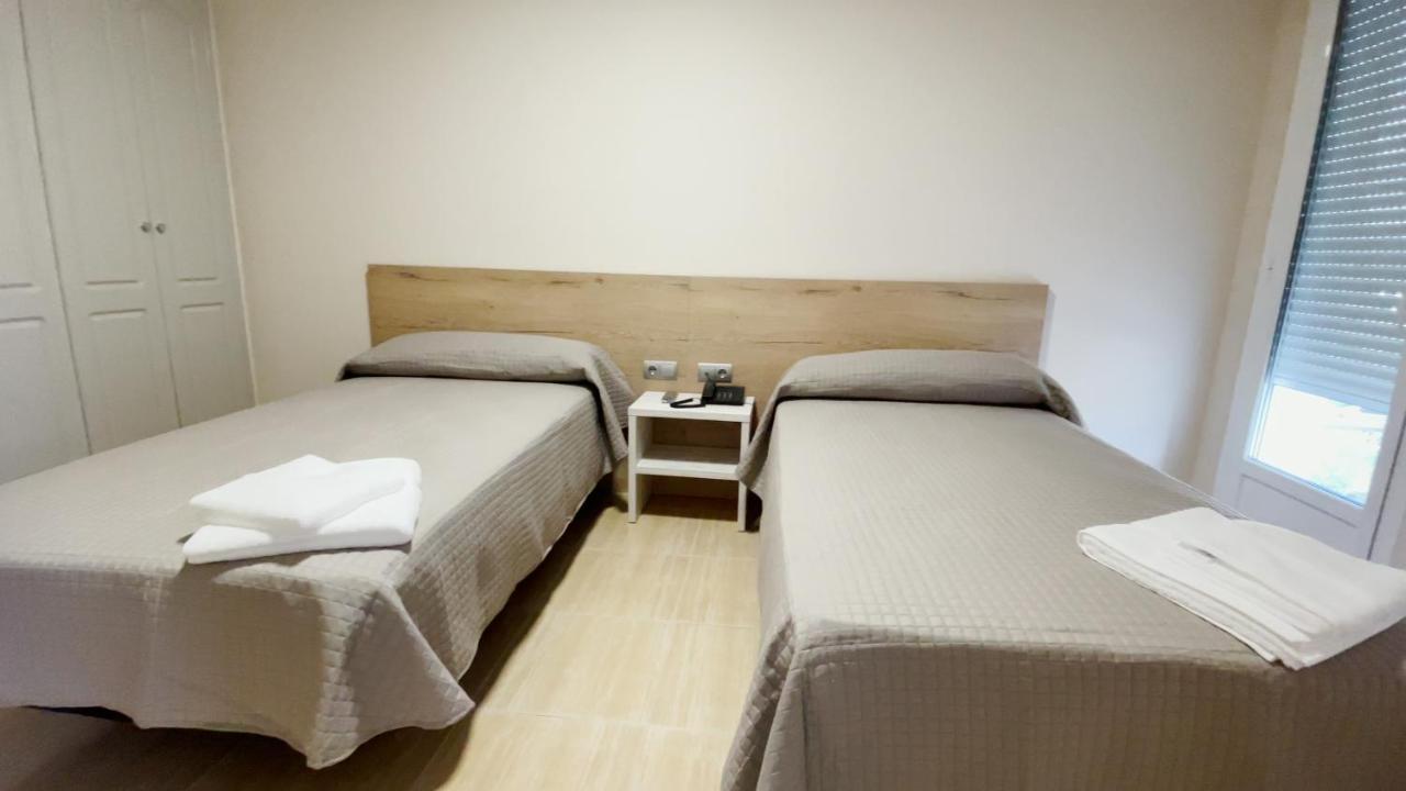 Hostal Restaurante Cuatro Caminos Cubillos del Sil Ngoại thất bức ảnh