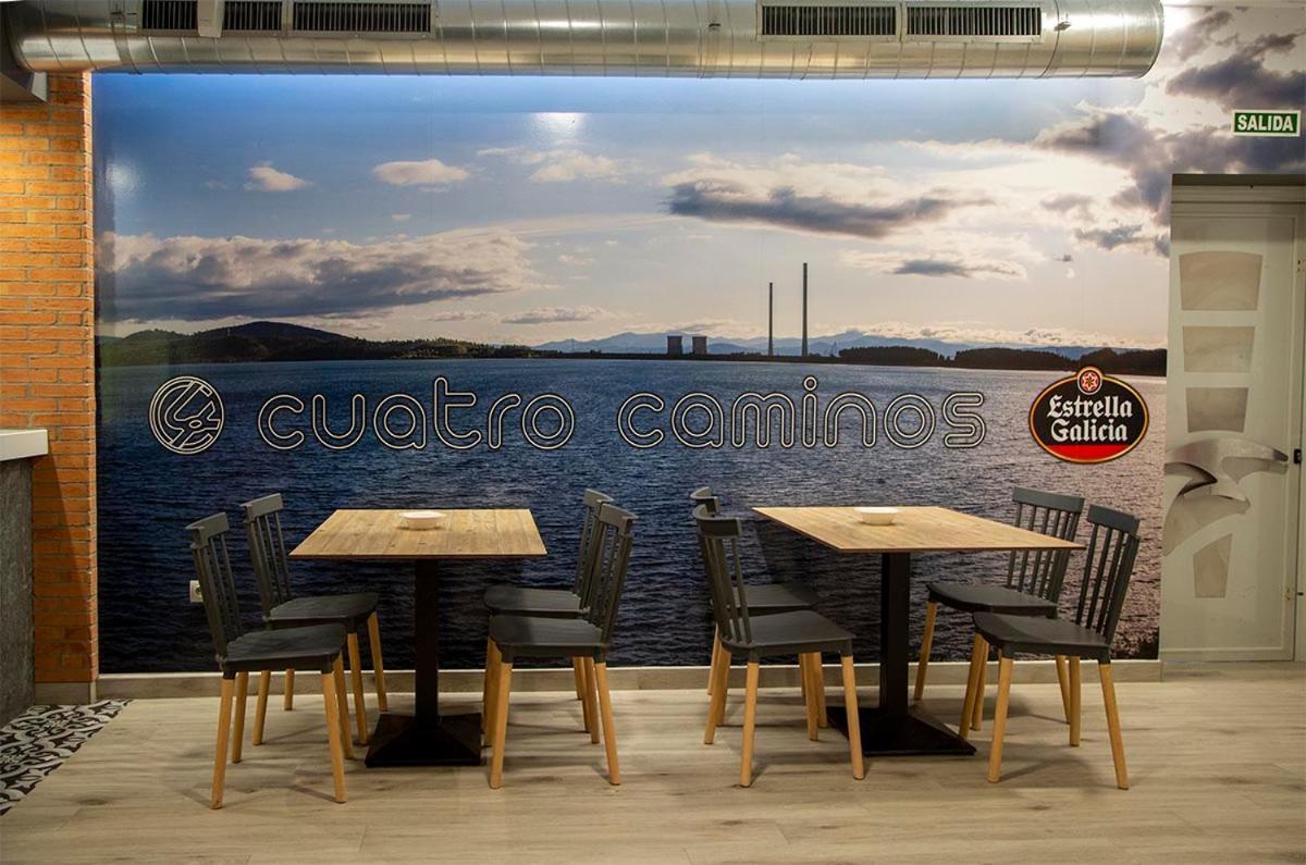 Hostal Restaurante Cuatro Caminos Cubillos del Sil Ngoại thất bức ảnh